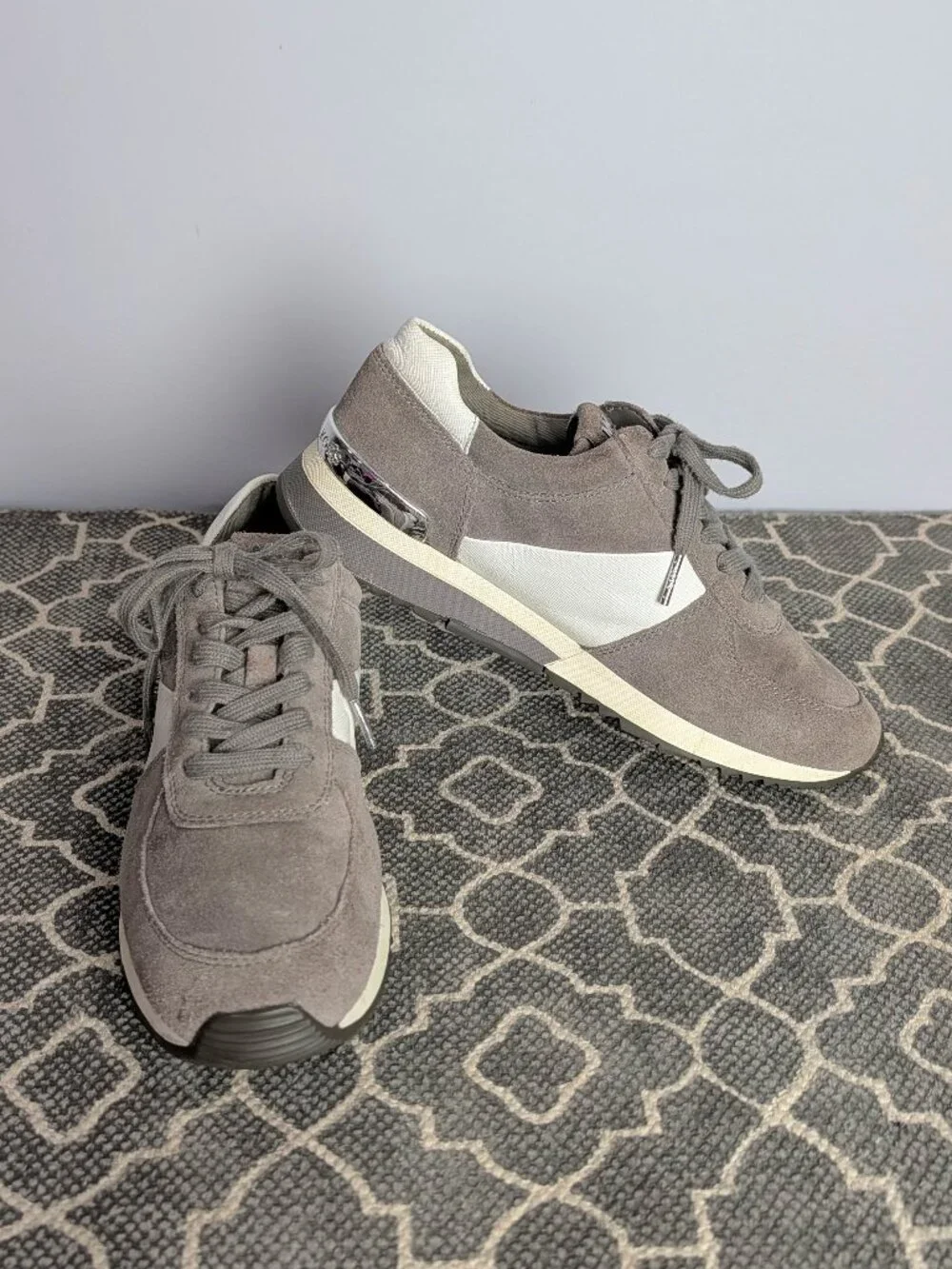 MICHAEL KORS Suede Leather Fashion Sneakers Sz 8
